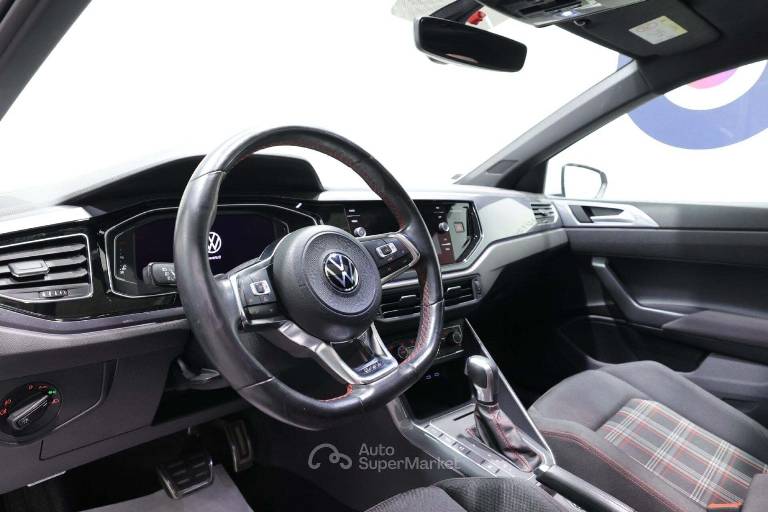 VOLKSWAGEN Polo 5