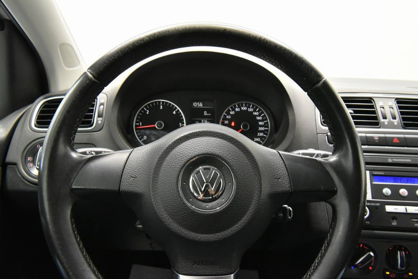 VOLKSWAGEN Polo 7