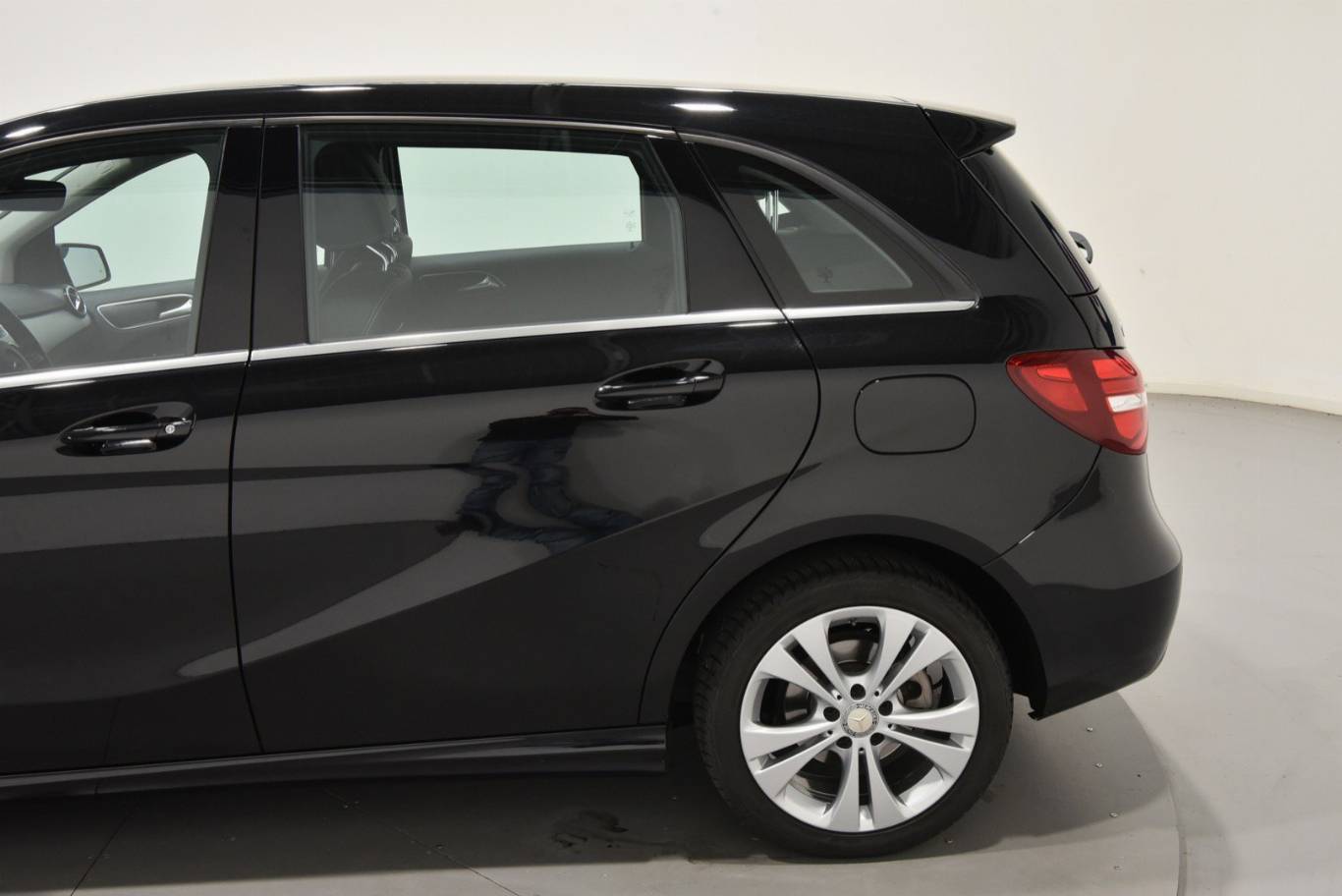 MERCEDES-BENZ B 180 53