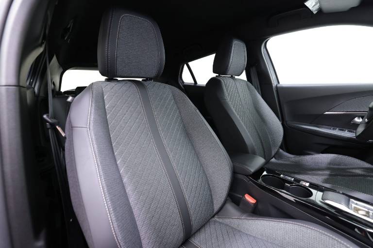 PEUGEOT 2008 43