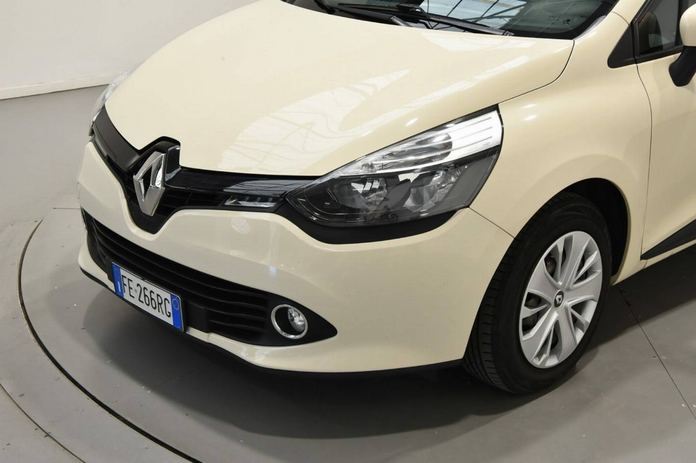 RENAULT Clio 33