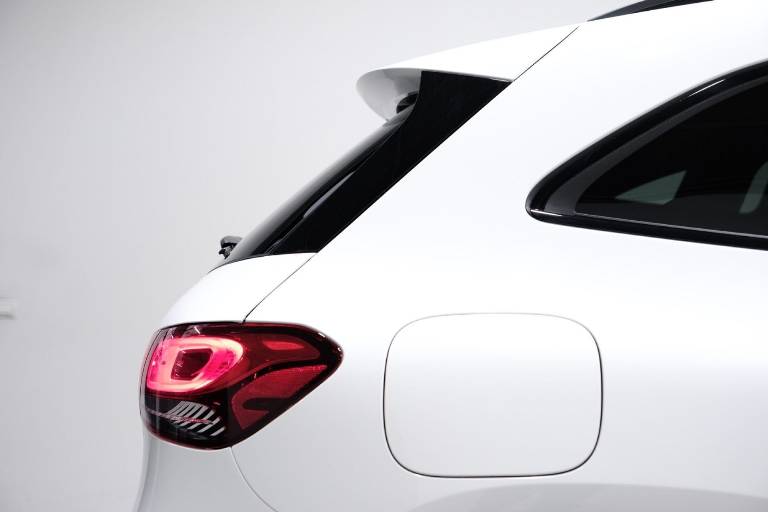 MERCEDES-BENZ GLA 64