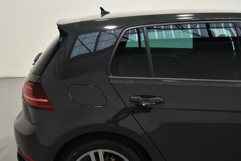VOLKSWAGEN Golf 54