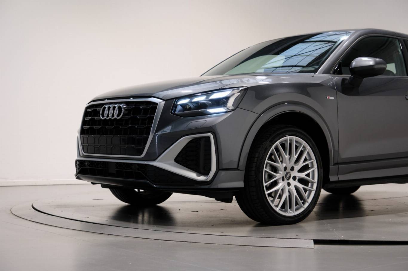 AUDI Q2 12