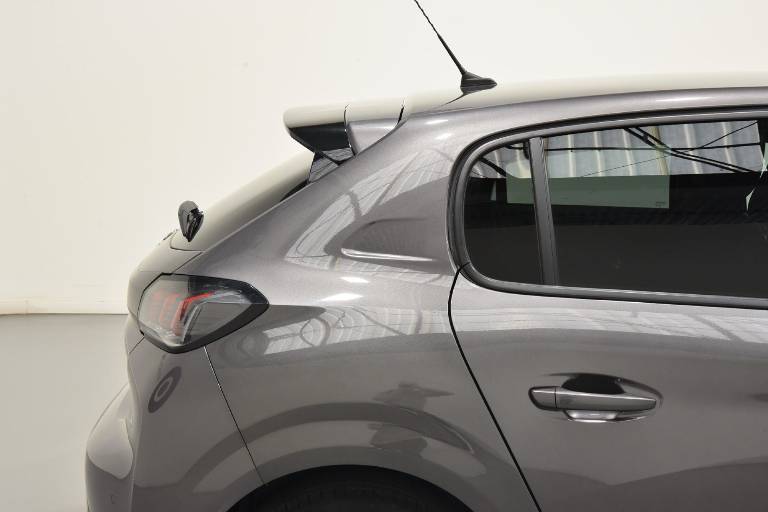PEUGEOT 208 40