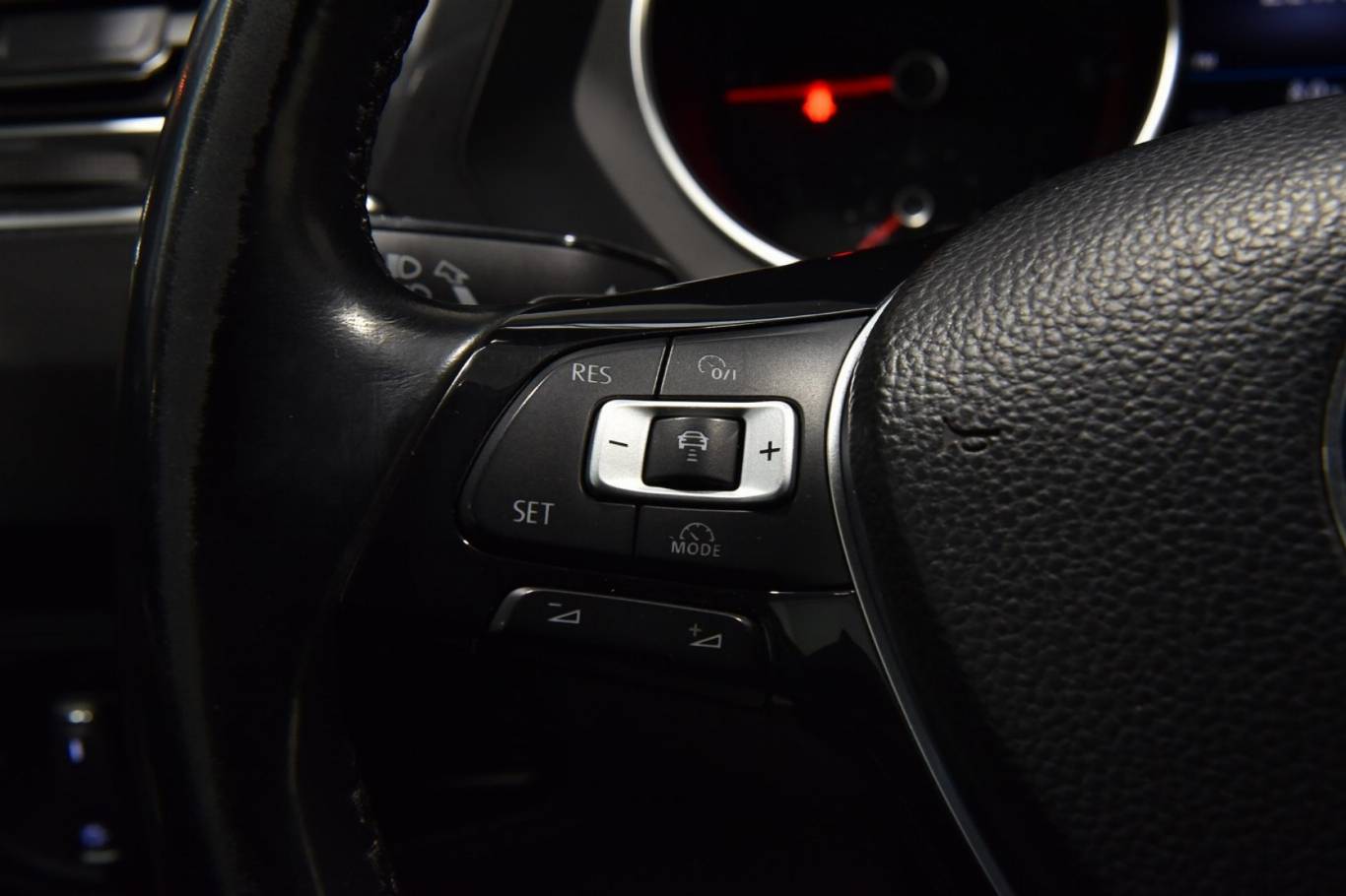 VOLKSWAGEN Tiguan 21