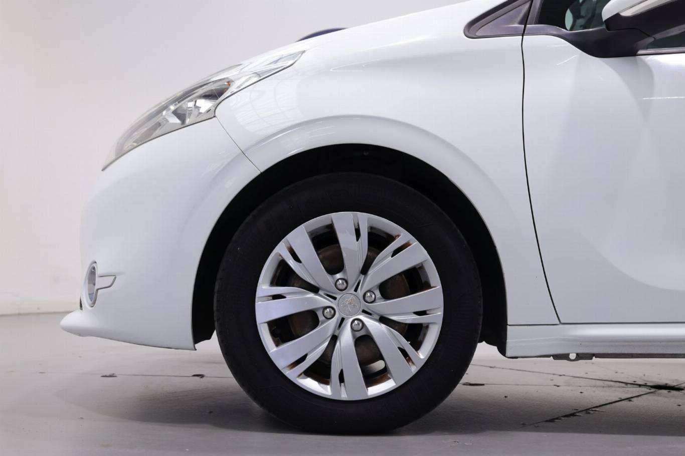 PEUGEOT 208 16