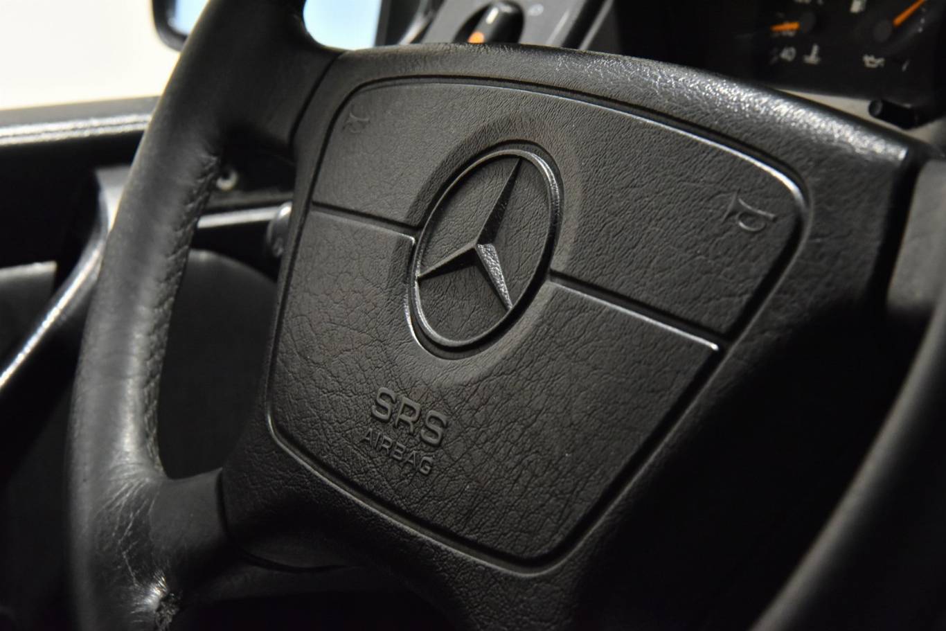 MERCEDES-BENZ G 320 24