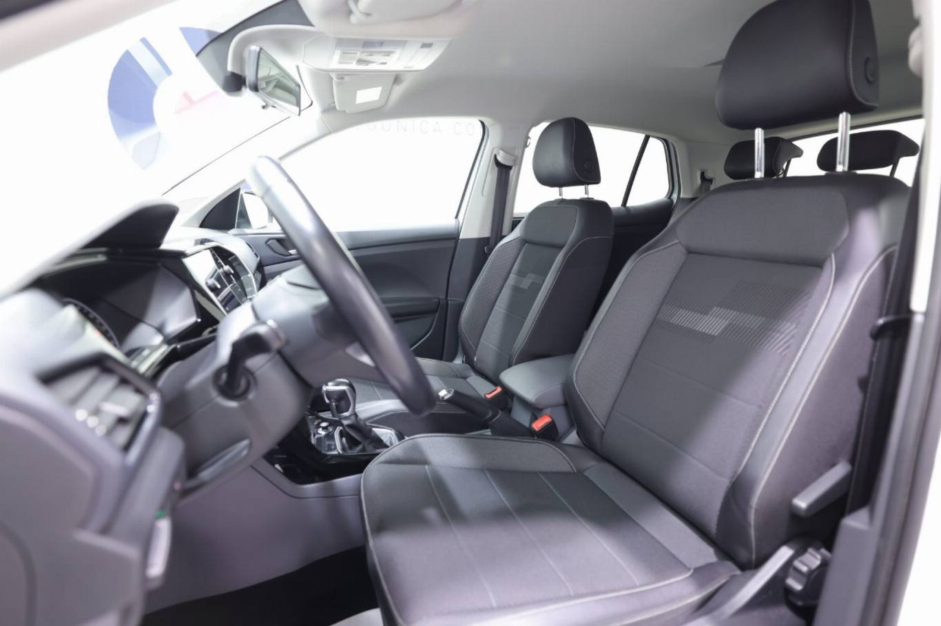 VOLKSWAGEN T-Cross 6