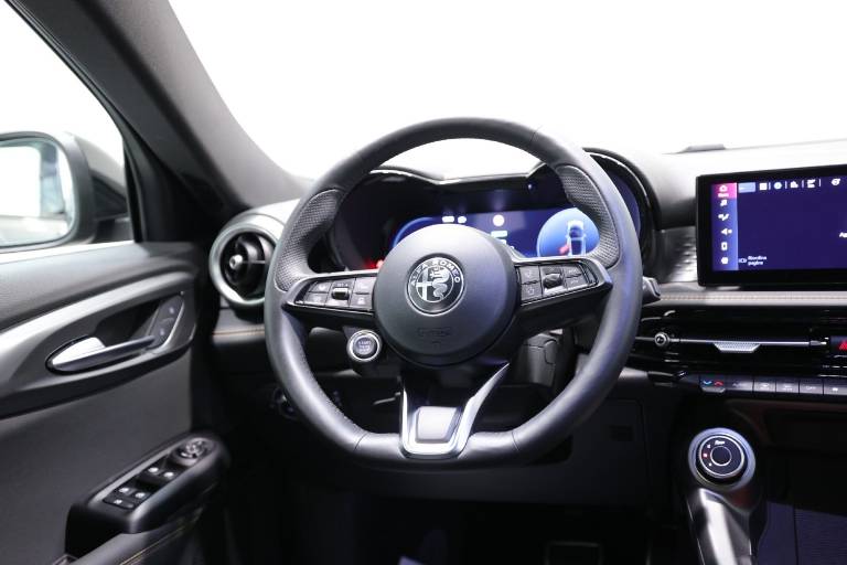 ALFA ROMEO Tonale 37