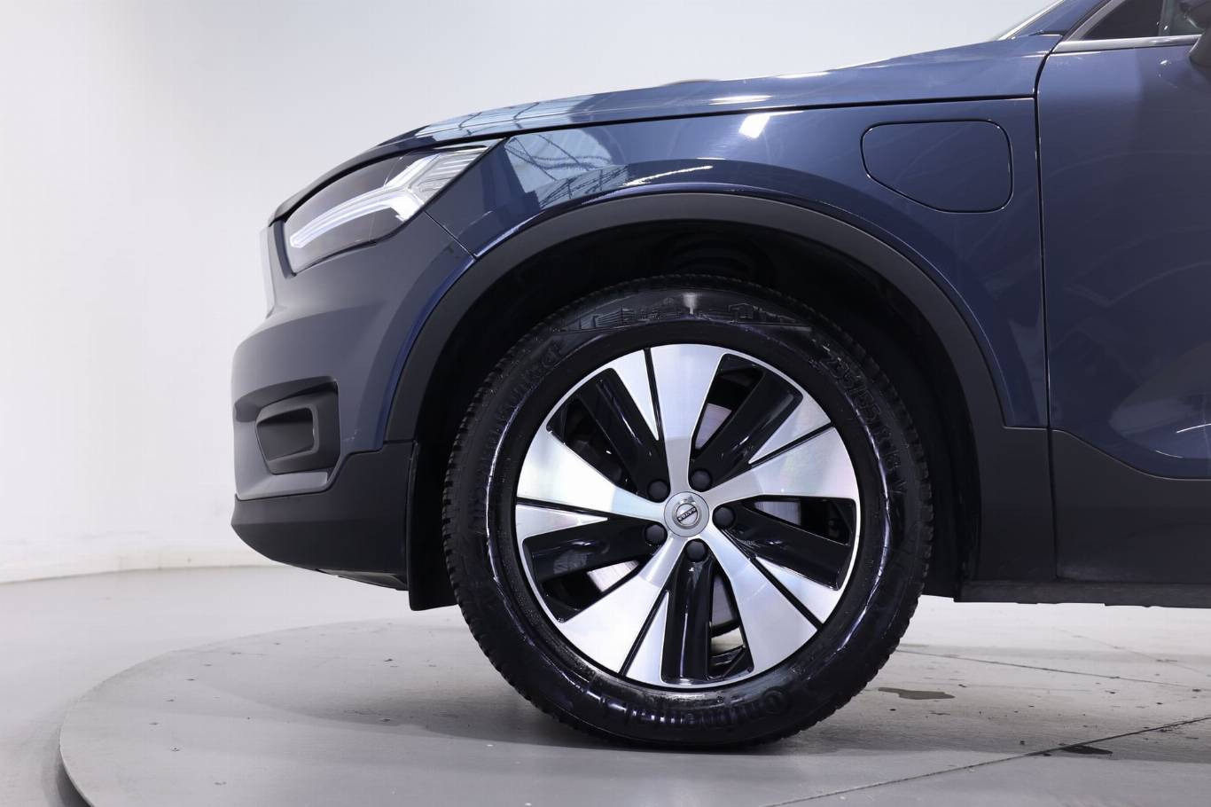 VOLVO XC40 8