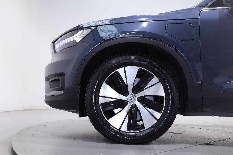 VOLVO XC40 8