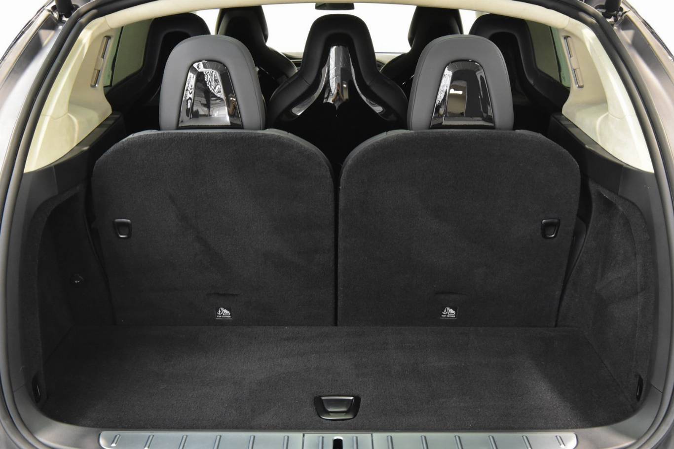 TESLA Model X 11