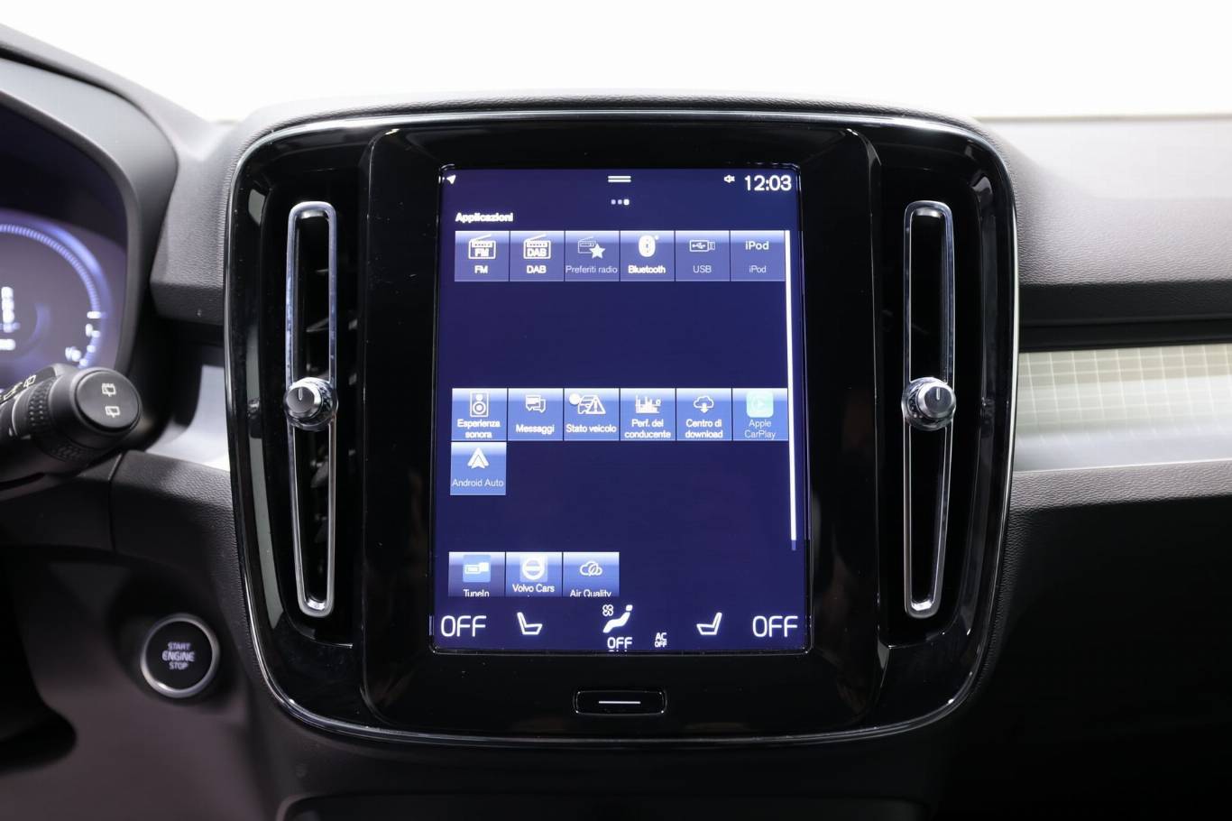 VOLVO XC40 27