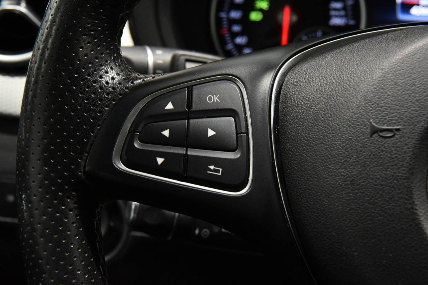 MERCEDES-BENZ B 180 7