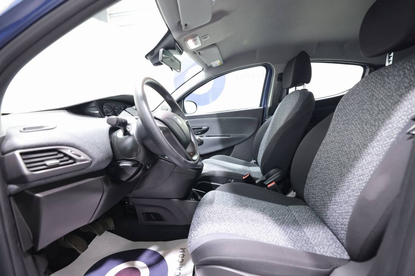 LANCIA Ypsilon 13