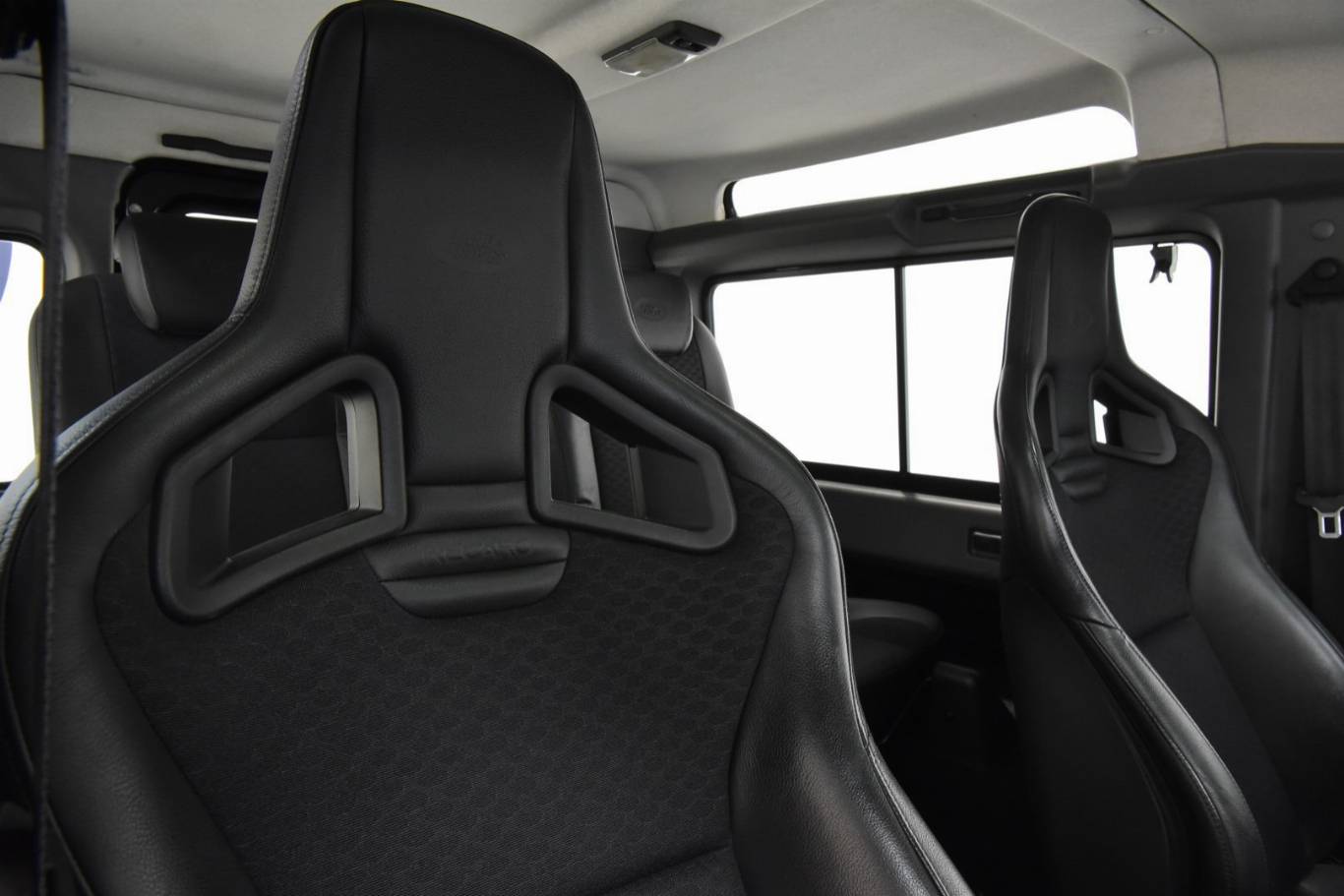 LAND ROVER Defender 74