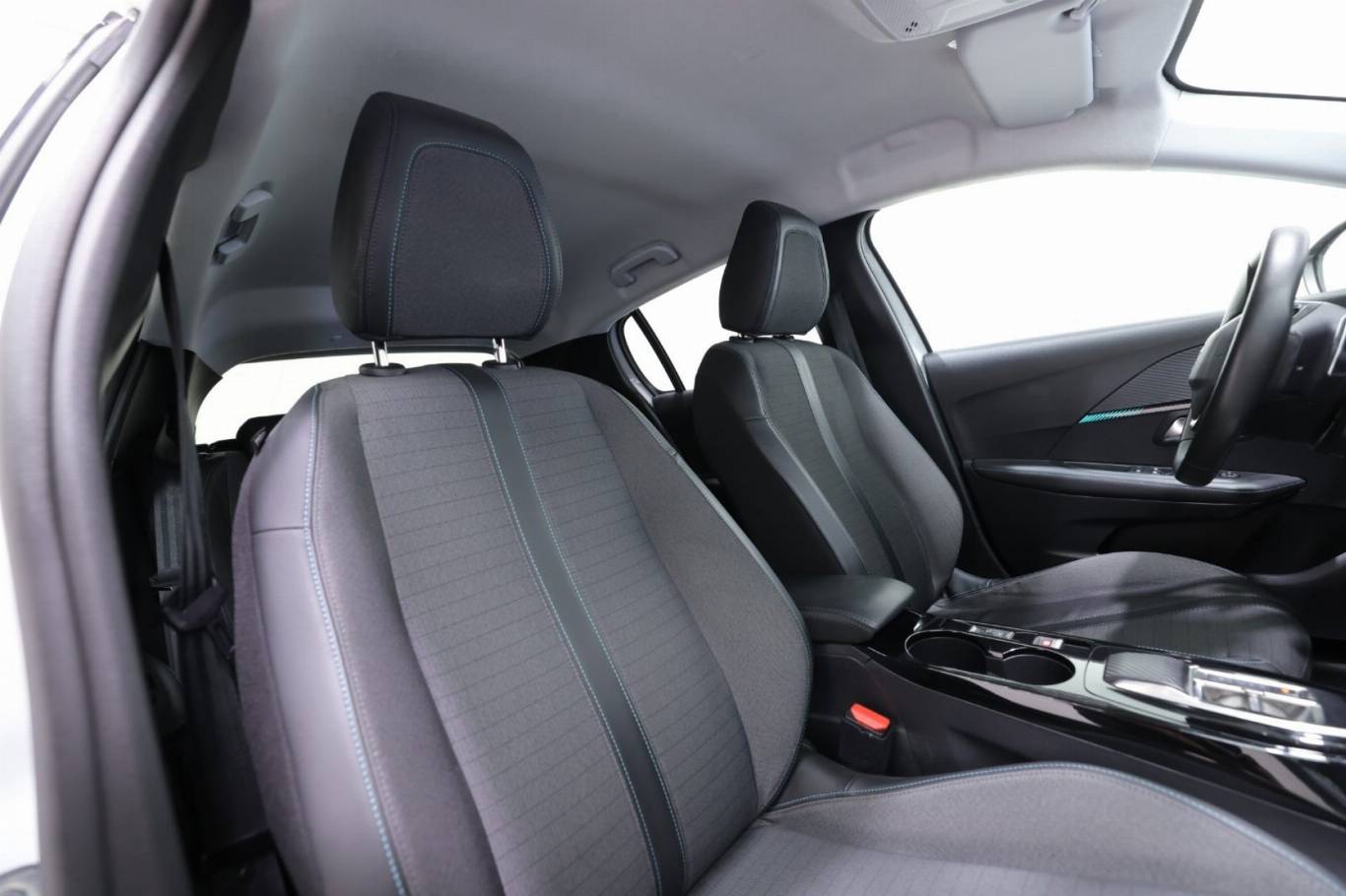 PEUGEOT 208 47