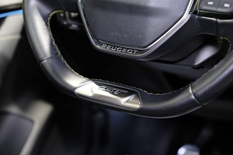 PEUGEOT 208 44
