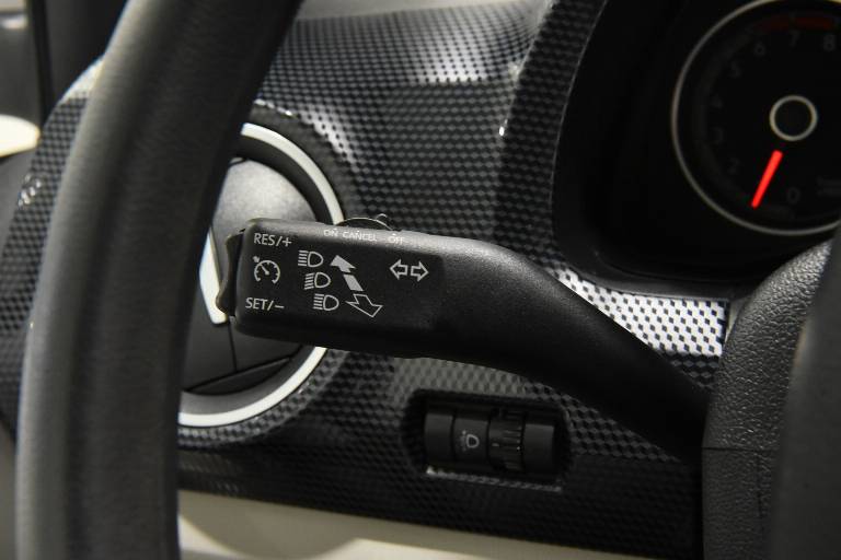 VOLKSWAGEN Up! 27