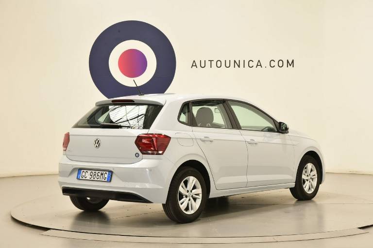VOLKSWAGEN Polo 14
