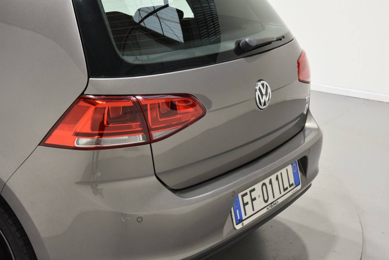 VOLKSWAGEN Golf 57
