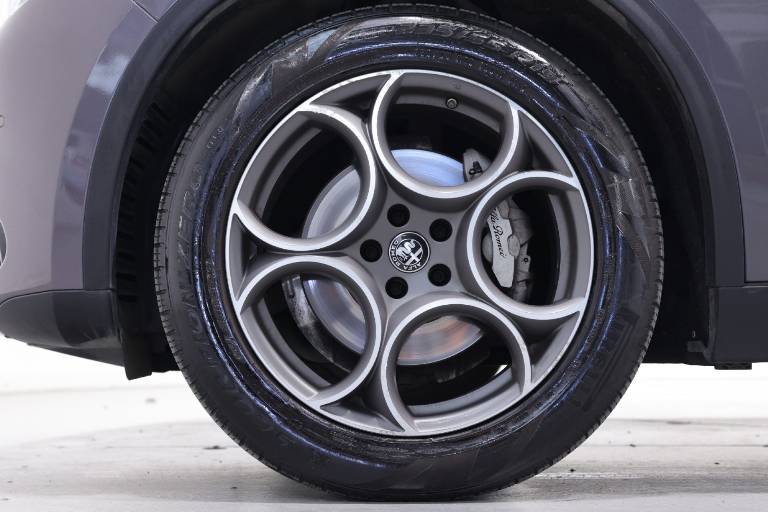 ALFA ROMEO Stelvio 14