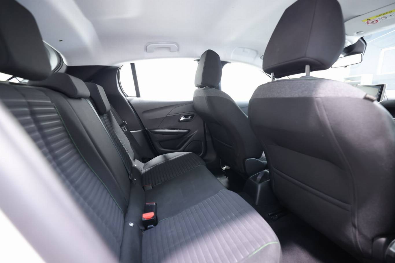 PEUGEOT 208 43