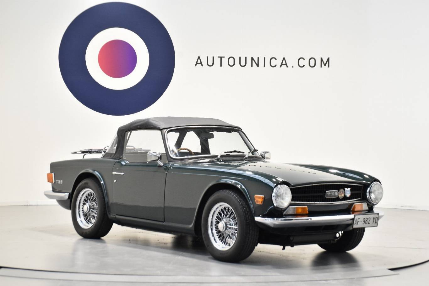 TRIUMPH TR6 32