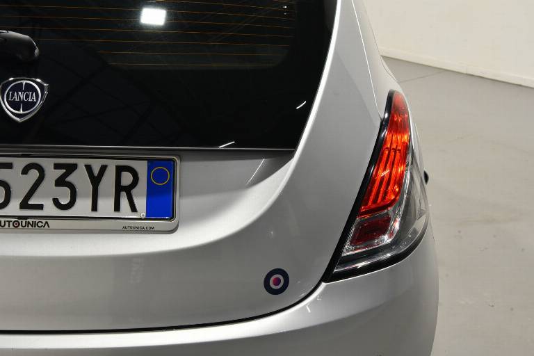 LANCIA Ypsilon 19