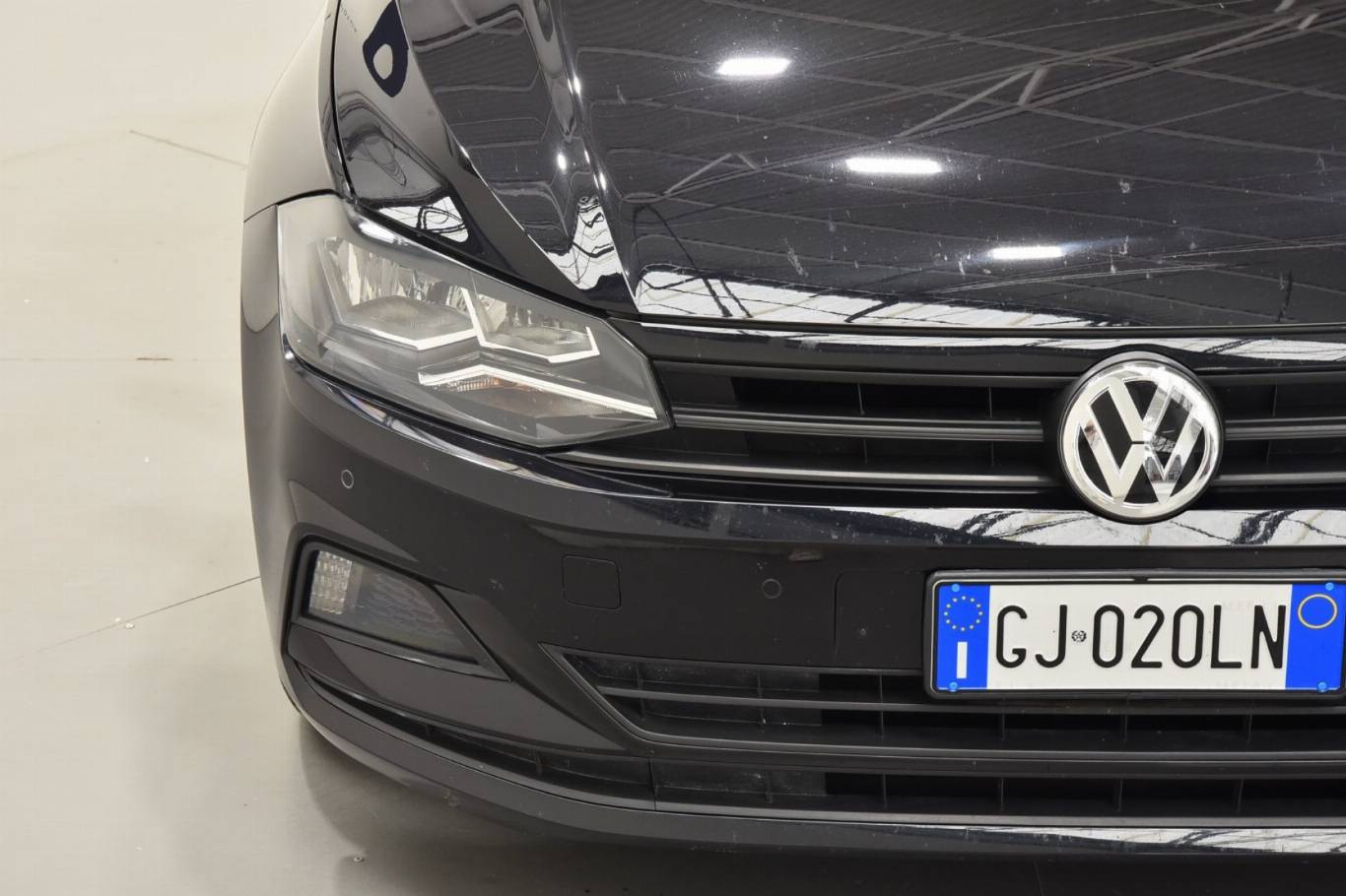 VOLKSWAGEN Polo 17