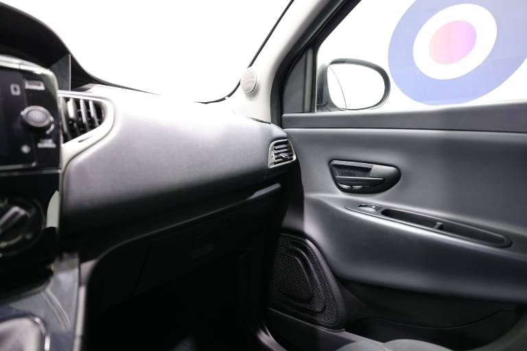 LANCIA Ypsilon 25
