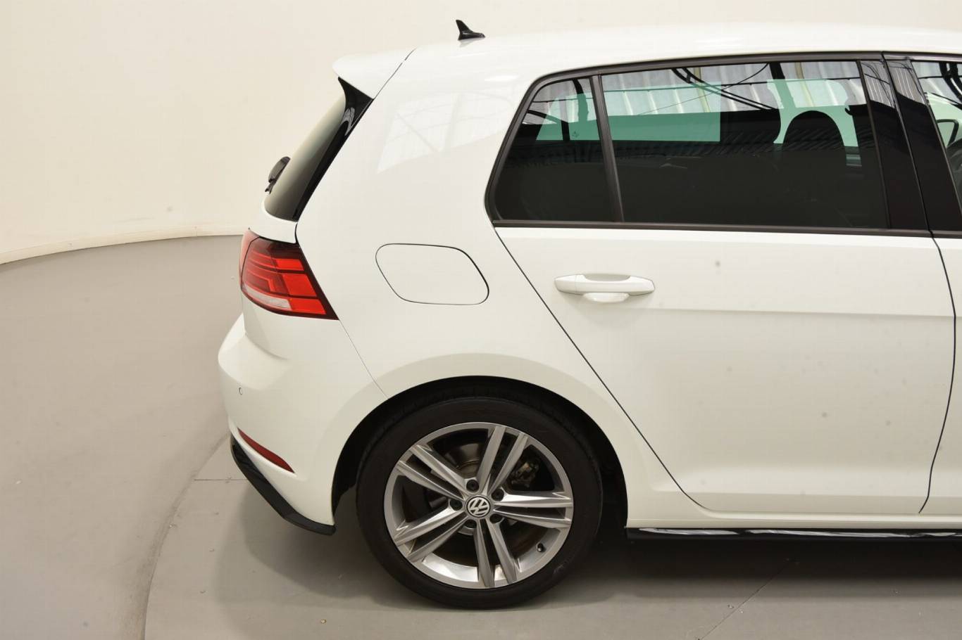 VOLKSWAGEN Golf 52