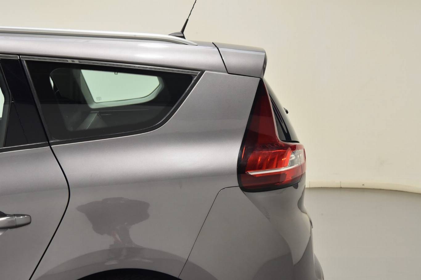 RENAULT Grand Scenic 36