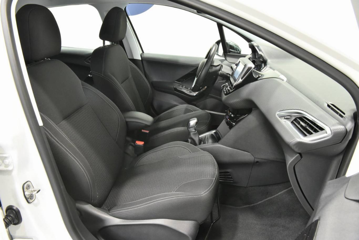 PEUGEOT 208 21