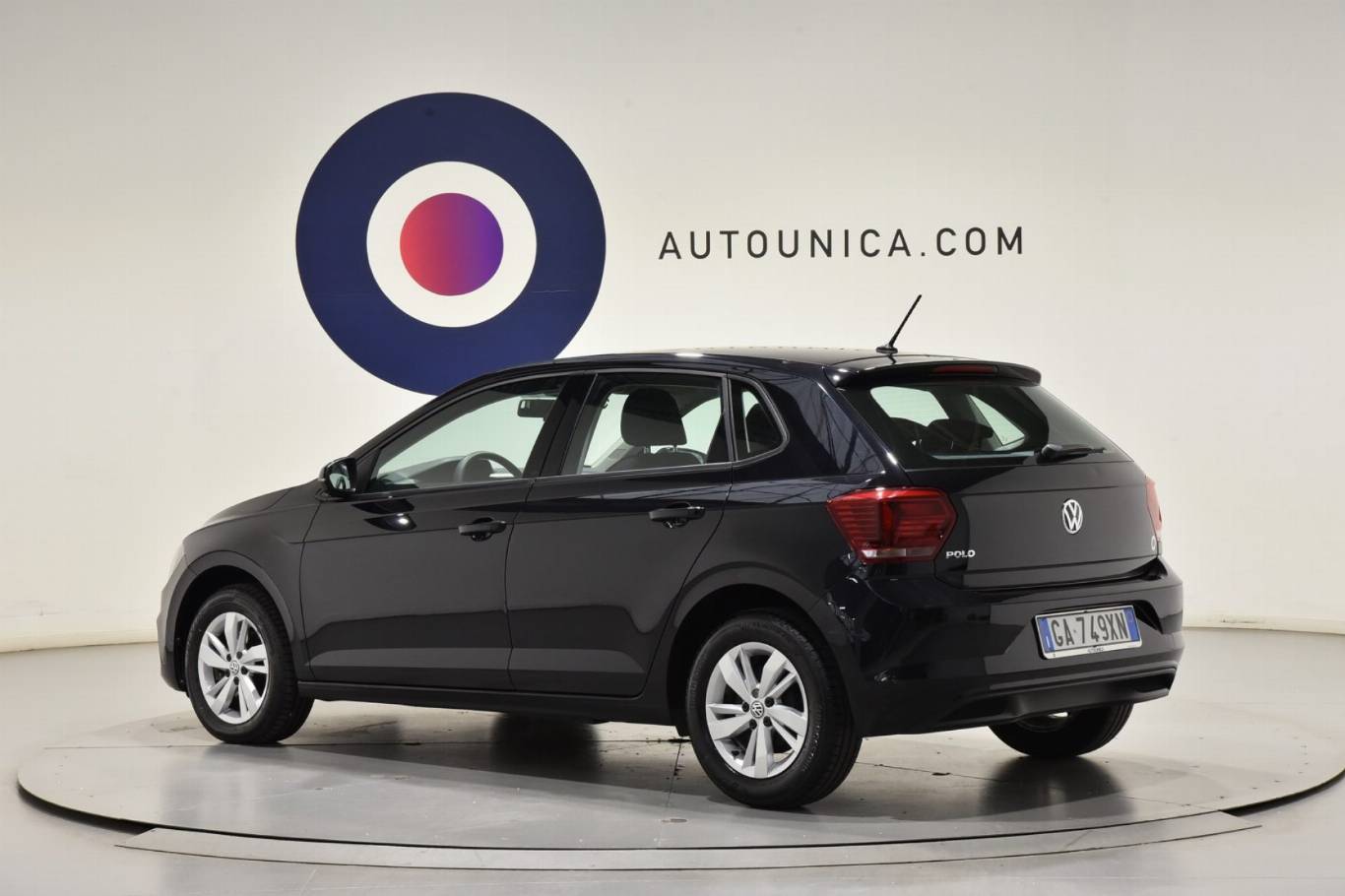 VOLKSWAGEN Polo 2