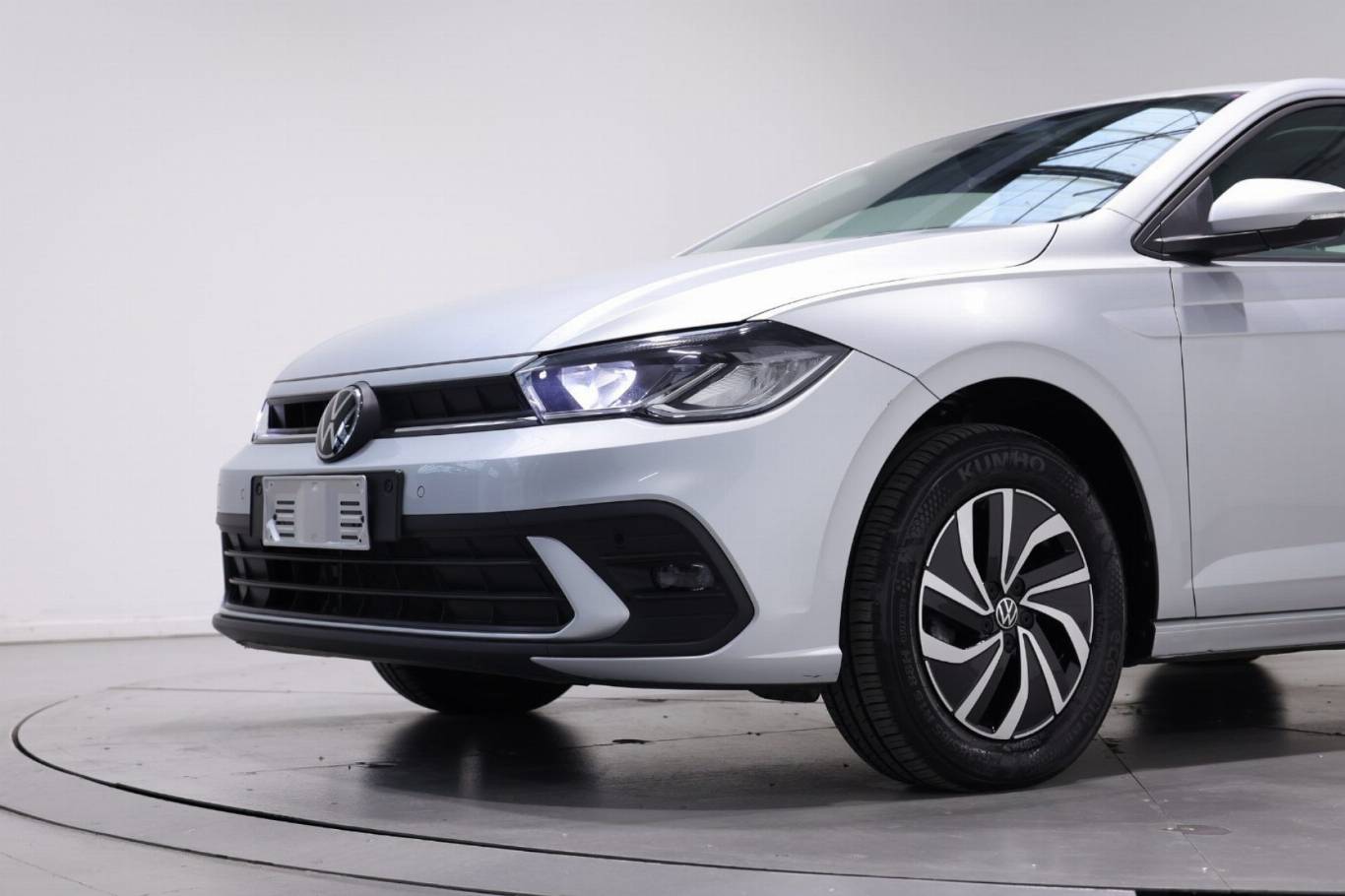 VOLKSWAGEN Polo 11