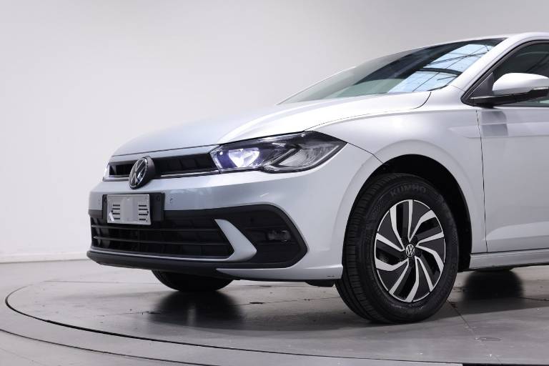 VOLKSWAGEN Polo 11
