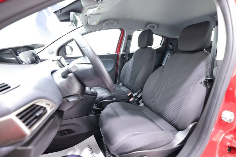 LANCIA Ypsilon 6
