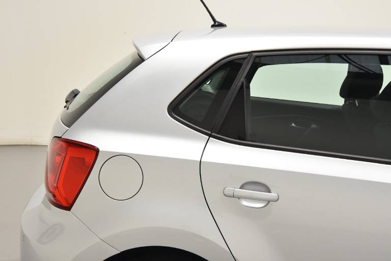 VOLKSWAGEN Polo 34