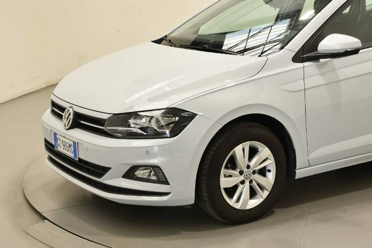 VOLKSWAGEN Polo 19