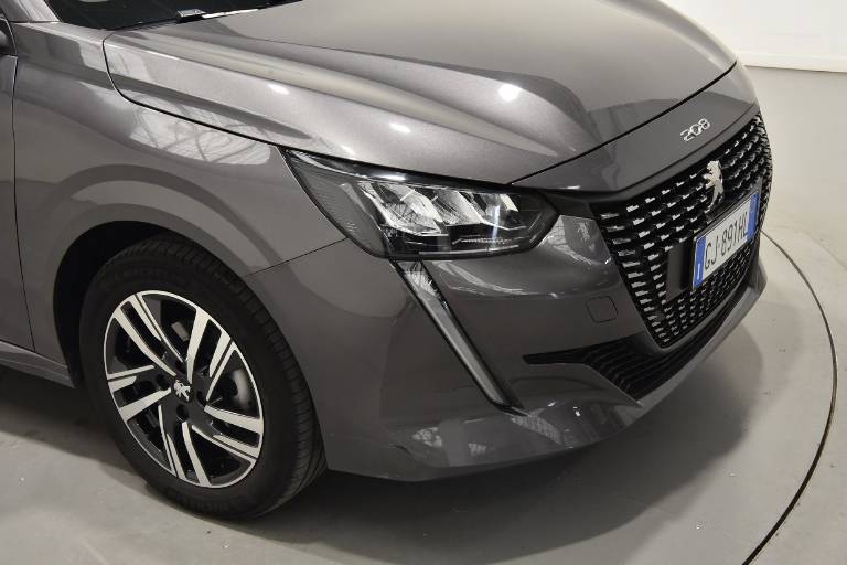 PEUGEOT 208 31