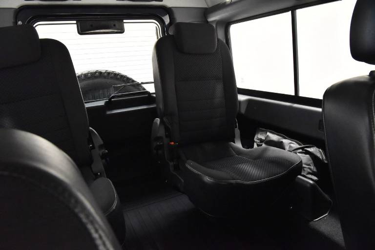 LAND ROVER Defender 30