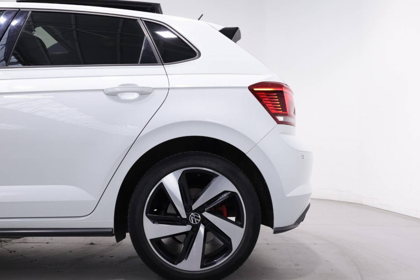 VOLKSWAGEN Polo GTI 38