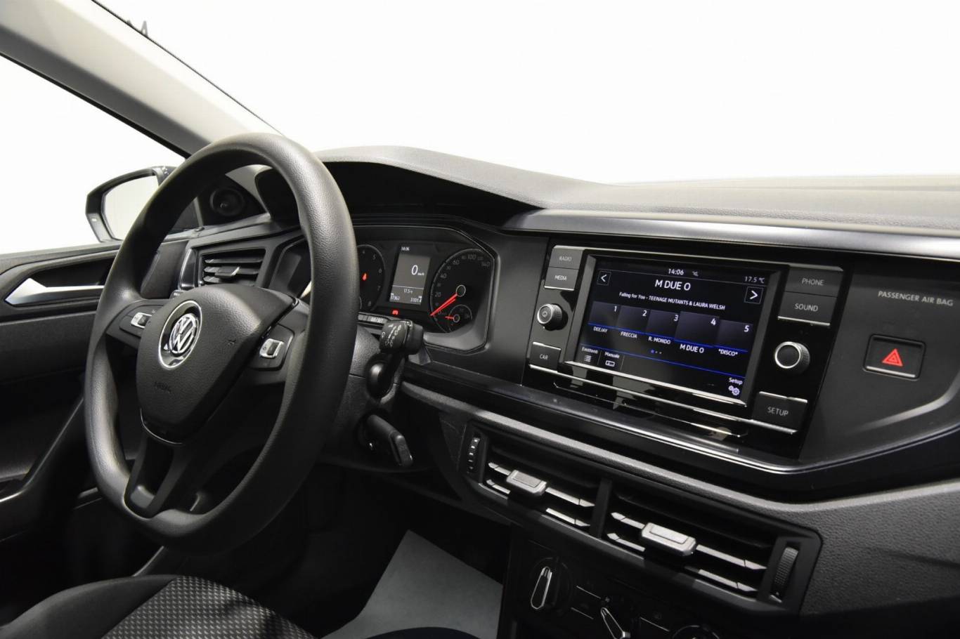 VOLKSWAGEN Polo 19