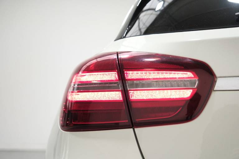 MERCEDES-BENZ GLA 220 47