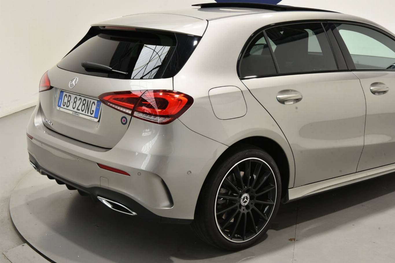 MERCEDES-BENZ A 250 18