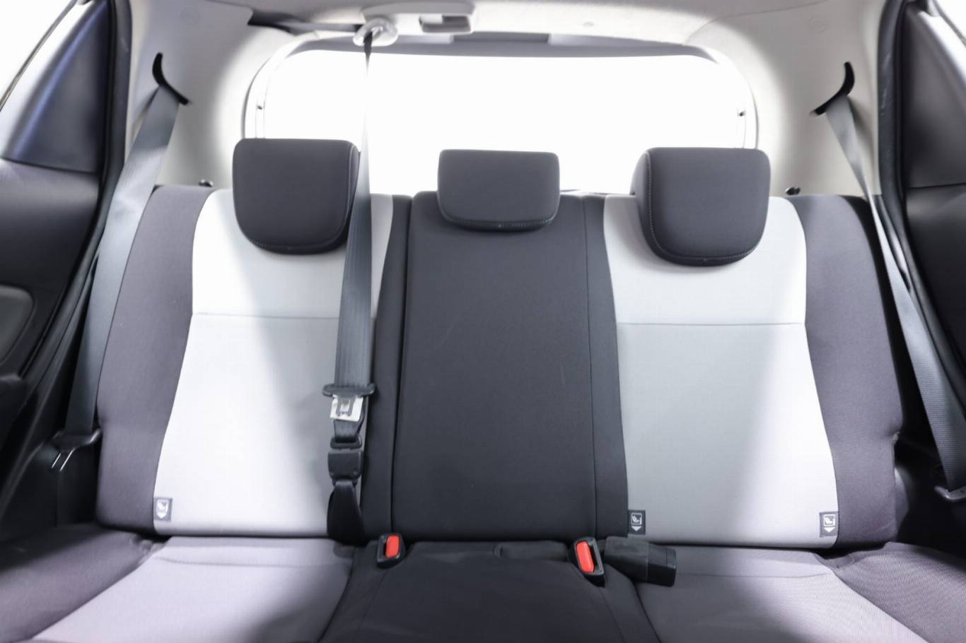 TOYOTA Yaris 31