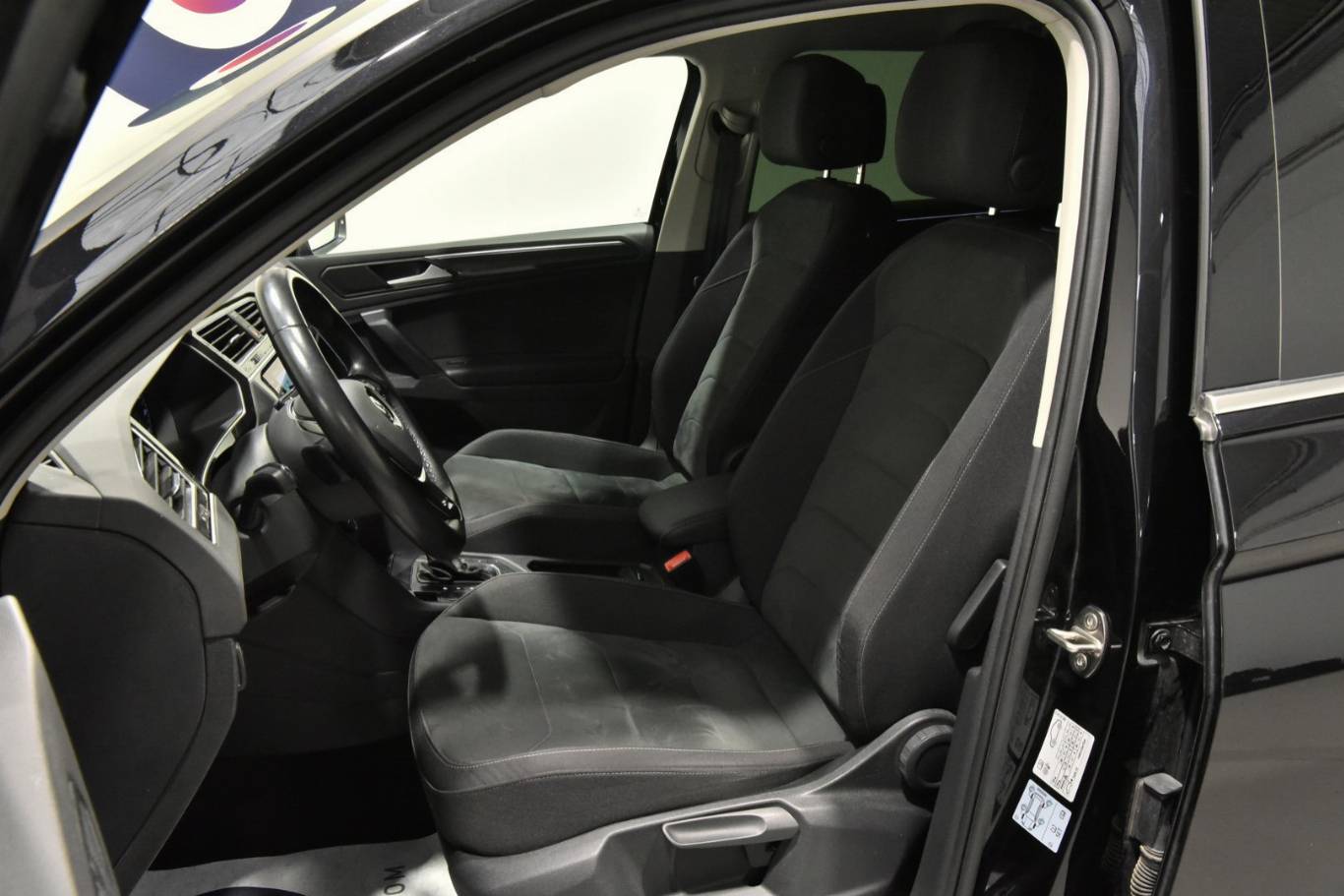 VOLKSWAGEN Tiguan 4