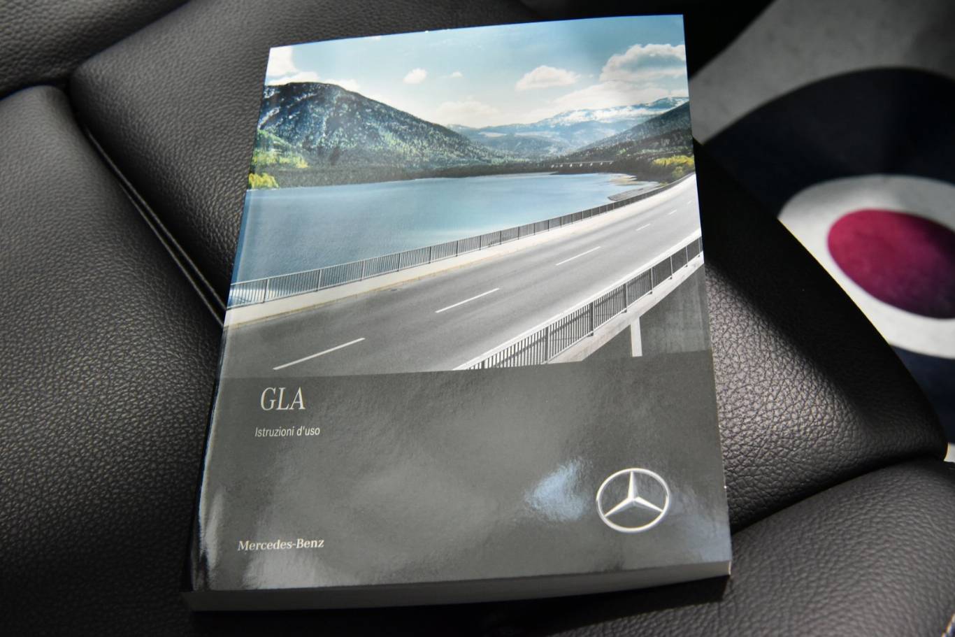 MERCEDES-BENZ GLA 200 53